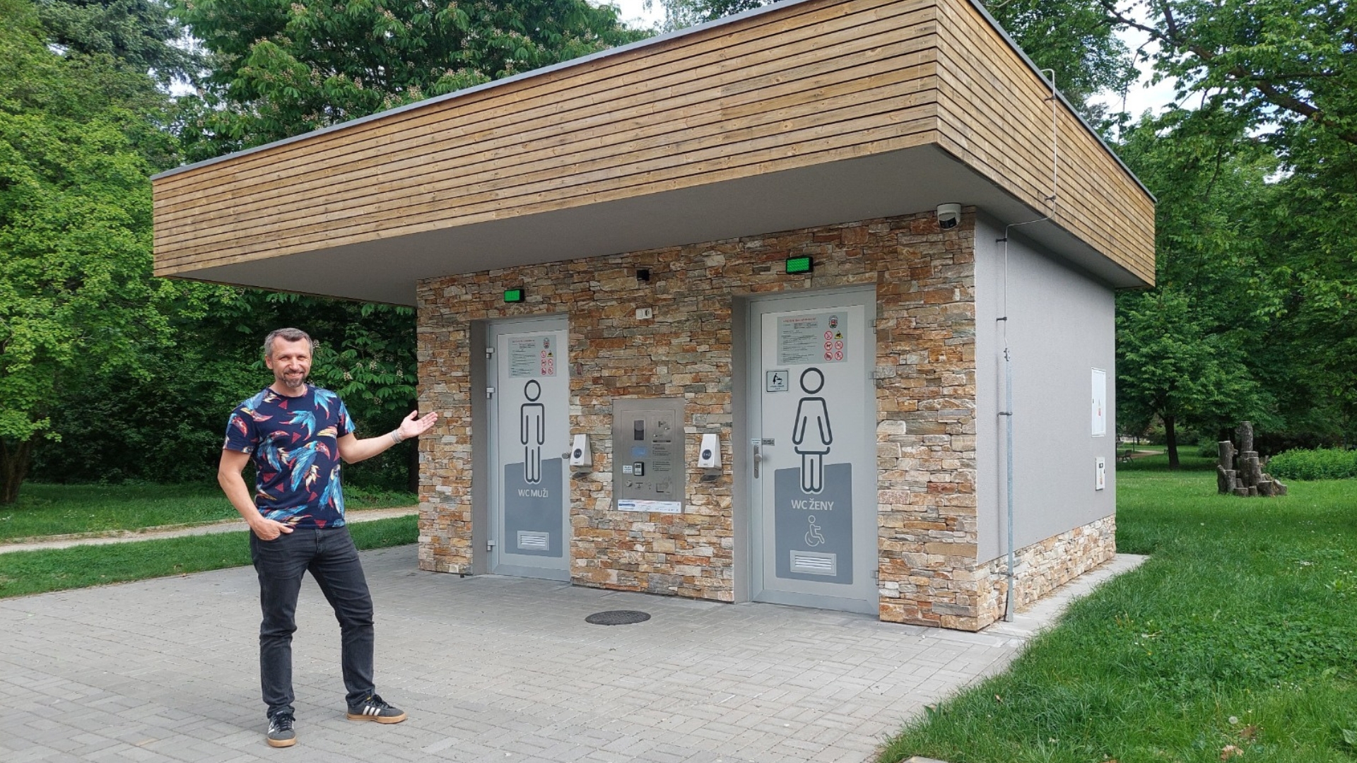 Park Karolíny Světlé pod soudem doplníme o veřejné toalety, které jeho návštěvníkům chybějí. Takto by mohly vypadat.